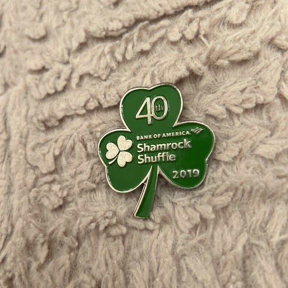 Shamrock Shuffle Bank of America shamrock pin - Picture 4 of 13